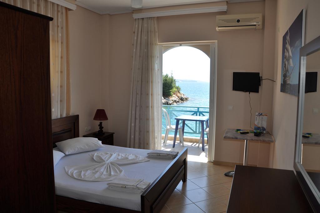 Hotel Maestral Saranda Extérieur photo