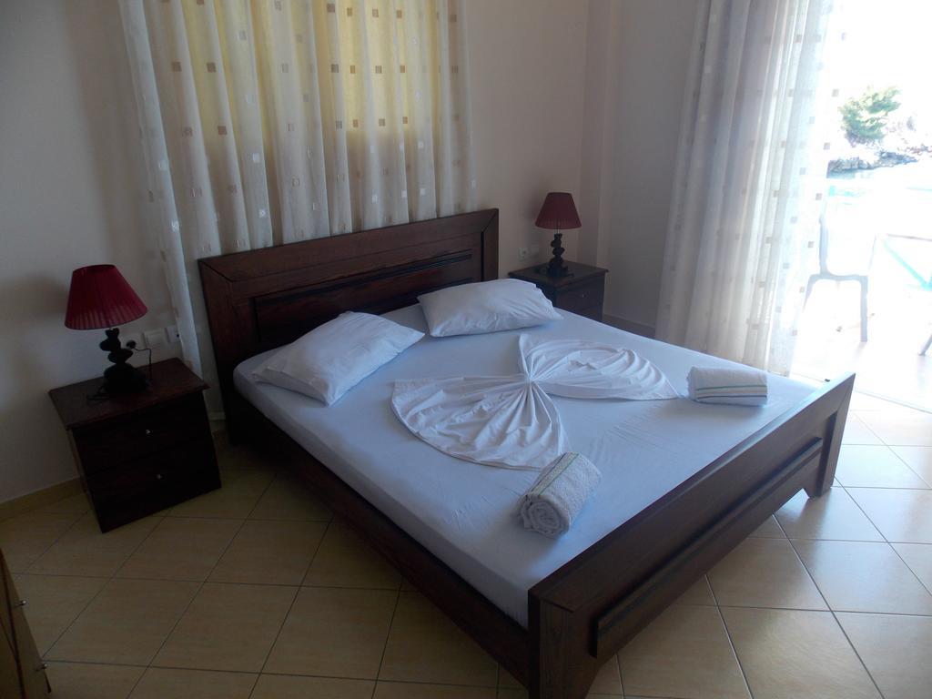Hotel Maestral Saranda Extérieur photo